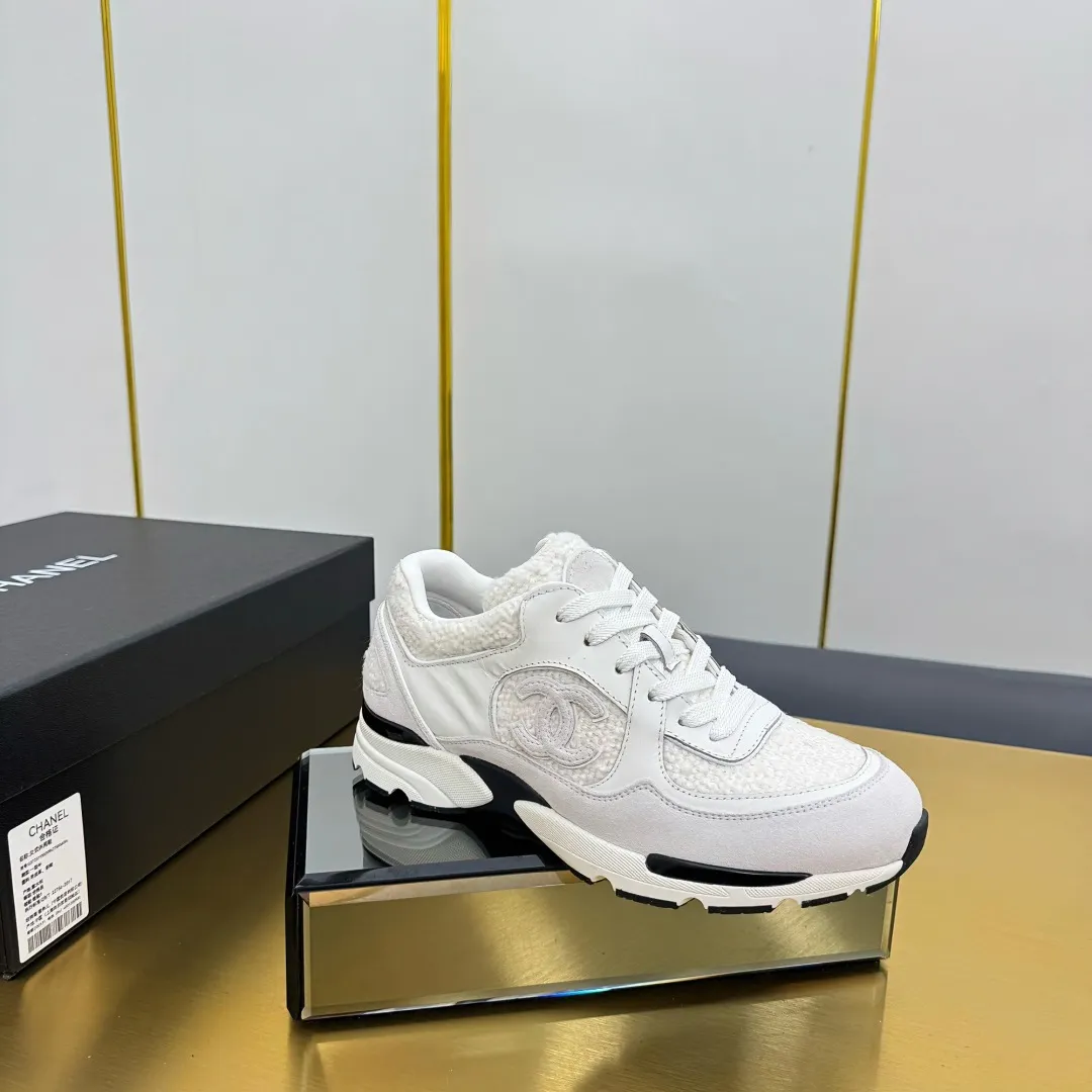 👟👟Ex-factory price 660👟👟 Top version, original quality! ! ! Chanel Chanel - 2025 casual sports shoes, the top casual sports shoes in the counter, this classic design; the upper is electro-embroidered with a variety of techniques; the outsole is fashionable and sporty; the extraordinary inclusion of a variety of color matching elements... The diversified mix and match is very beautiful and versatile, casual, fashionable, sports and outdoor can be taken into account... ꫛꫀꪝ Go➫ Materials: ❶Upper: Original first-layer cowhide ❷Inner: Sheepskin ❸Outsole is based on: original TPU combination outsole, full set of boutique packaging for women 35–41 👉
